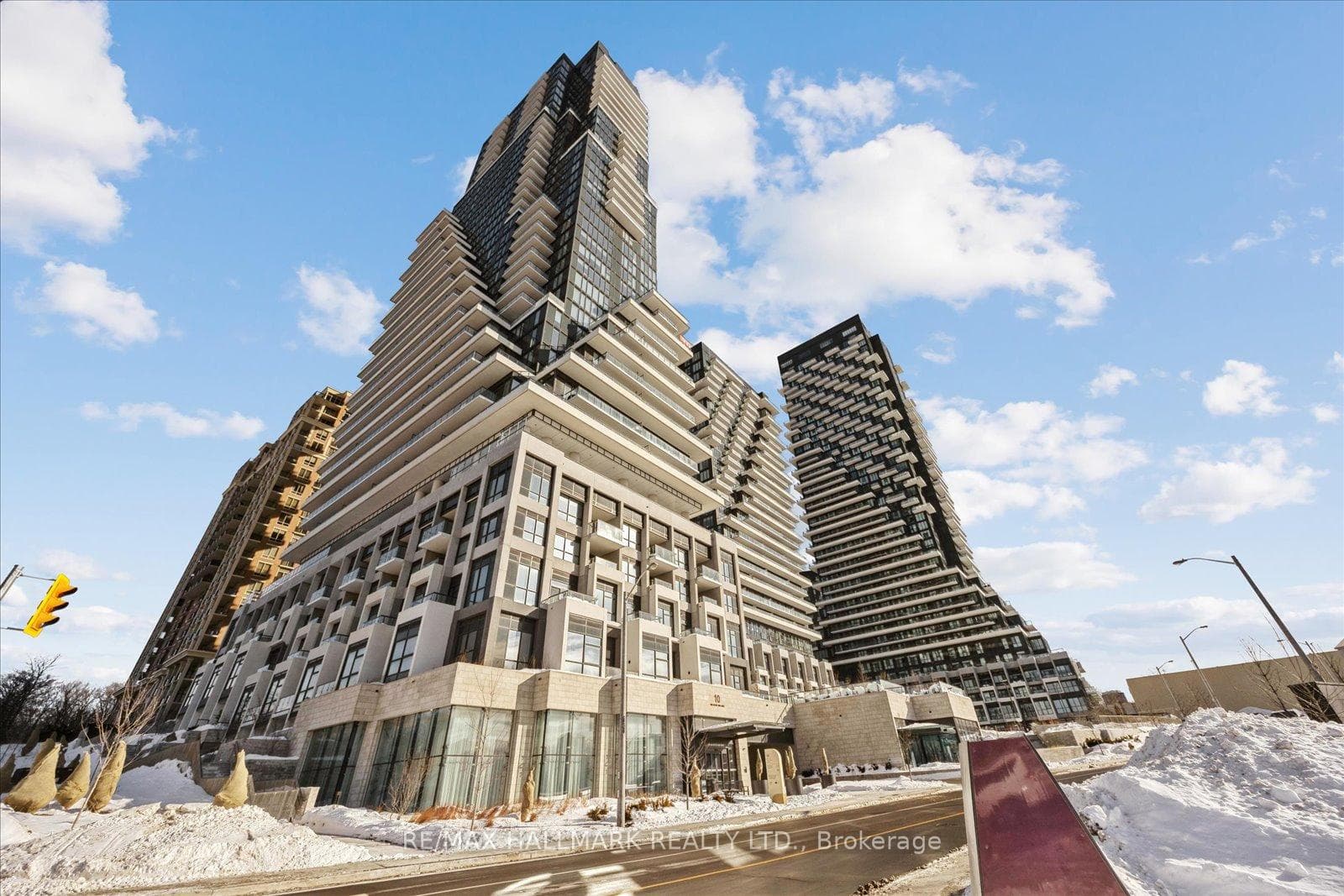 10 Inn on the park Drive Unit 1403, Don Mills / Parkwoods / Victoria Village, ON M3C 0P9 - Photo 1