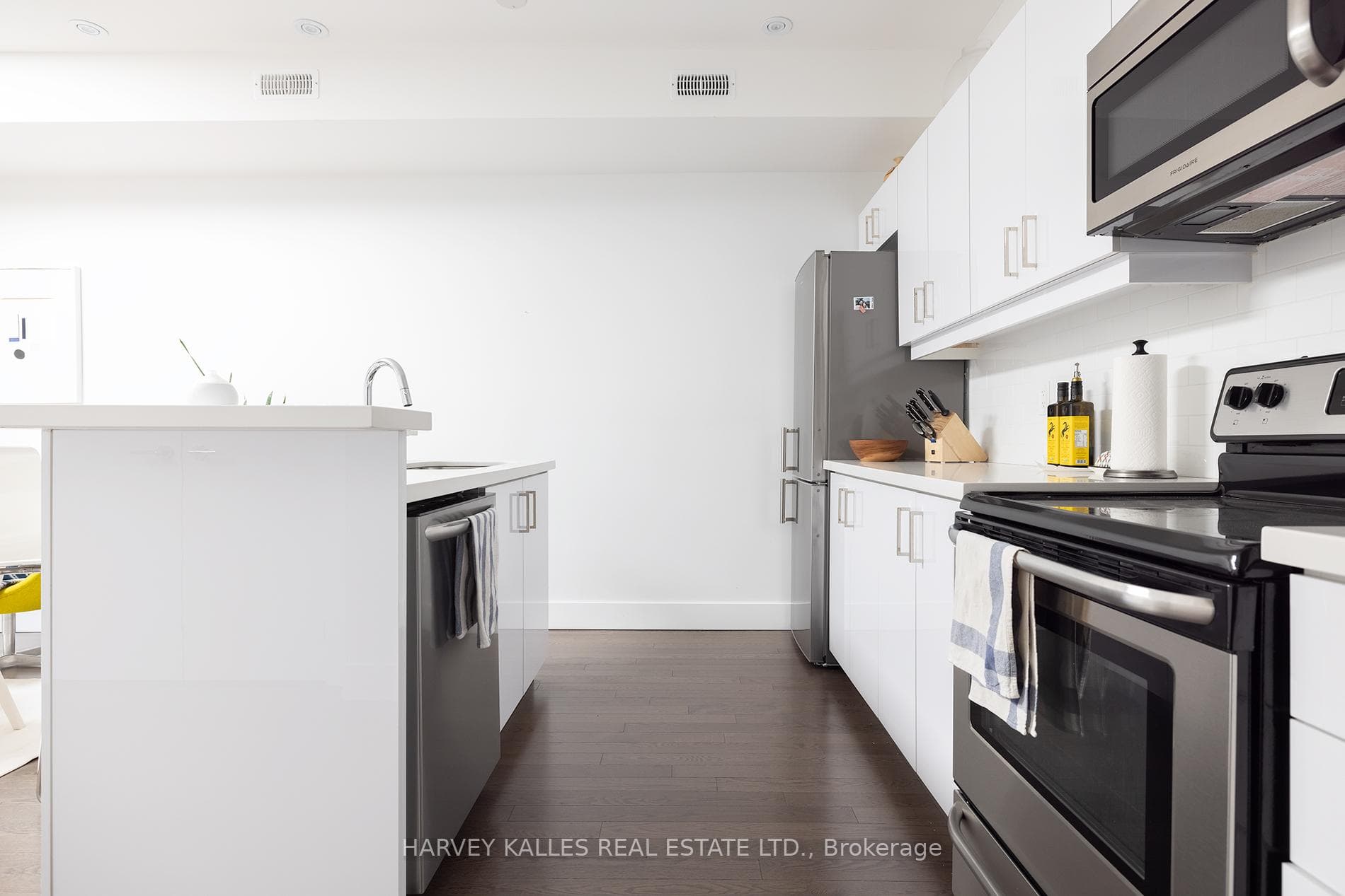 2076 Dundas Street Unit 101, High Park / Junction / Roncesvalles, ON M6R 1W9 - Photo 1