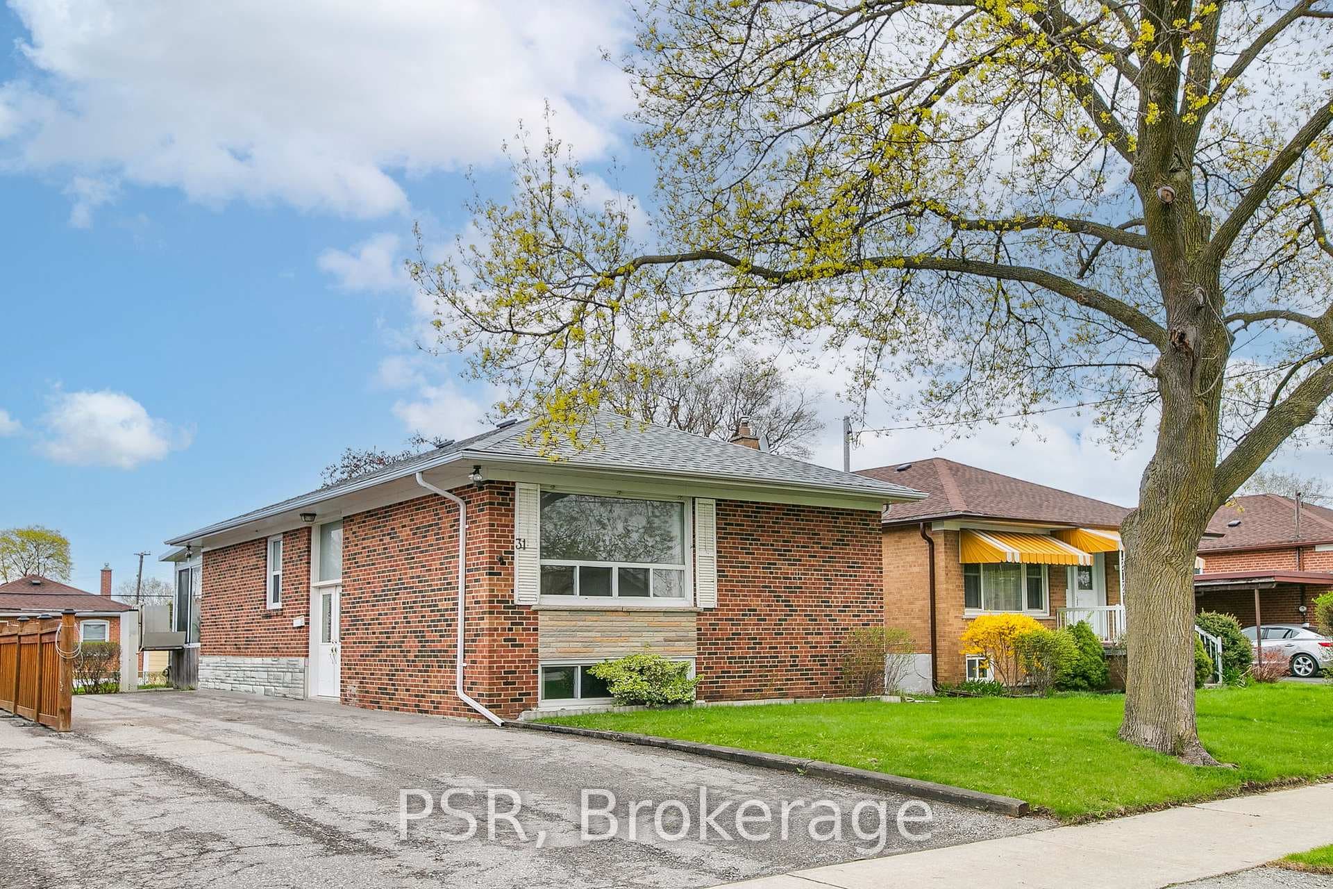 31 Heatherglen Road, Etobicoke (West Mall / Rexdale), ON M9W 4P9 - Photo 1
