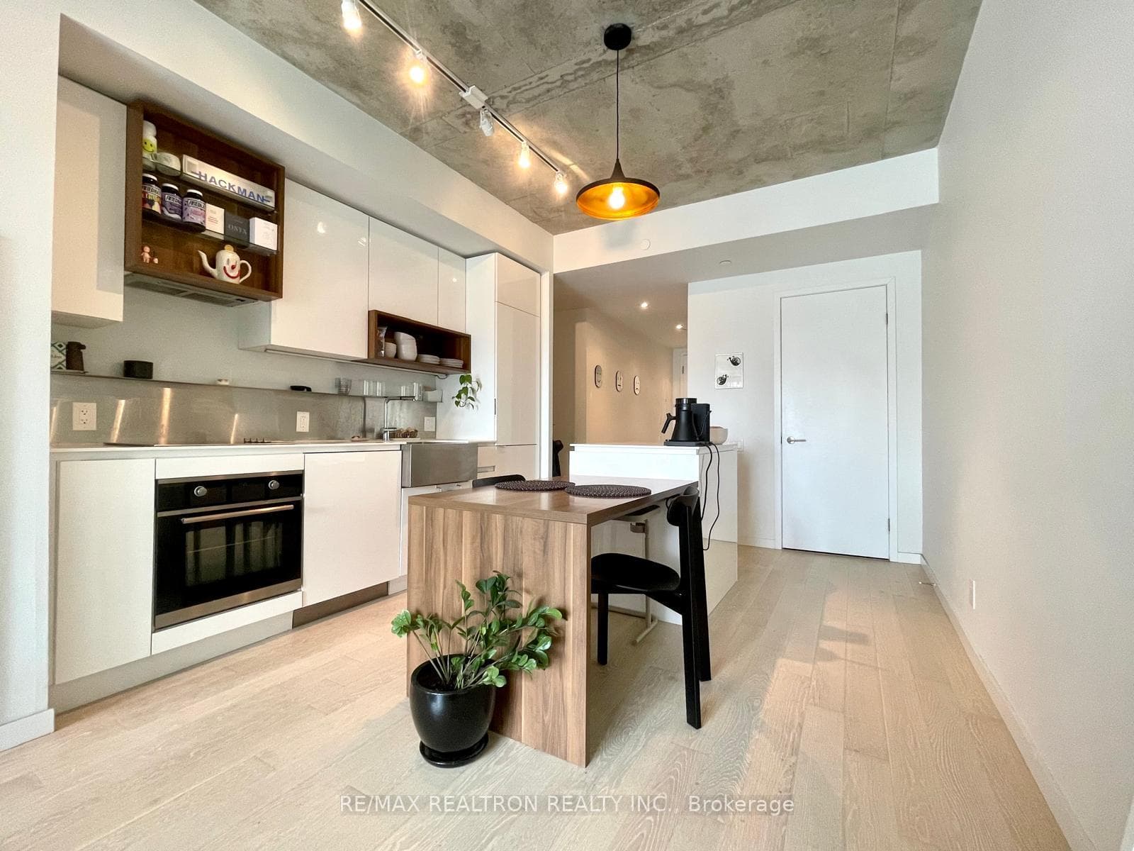 383 Sorauren Avenue Unit 420, High Park / Junction / Roncesvalles, ON M6R 0A4 - Photo 1