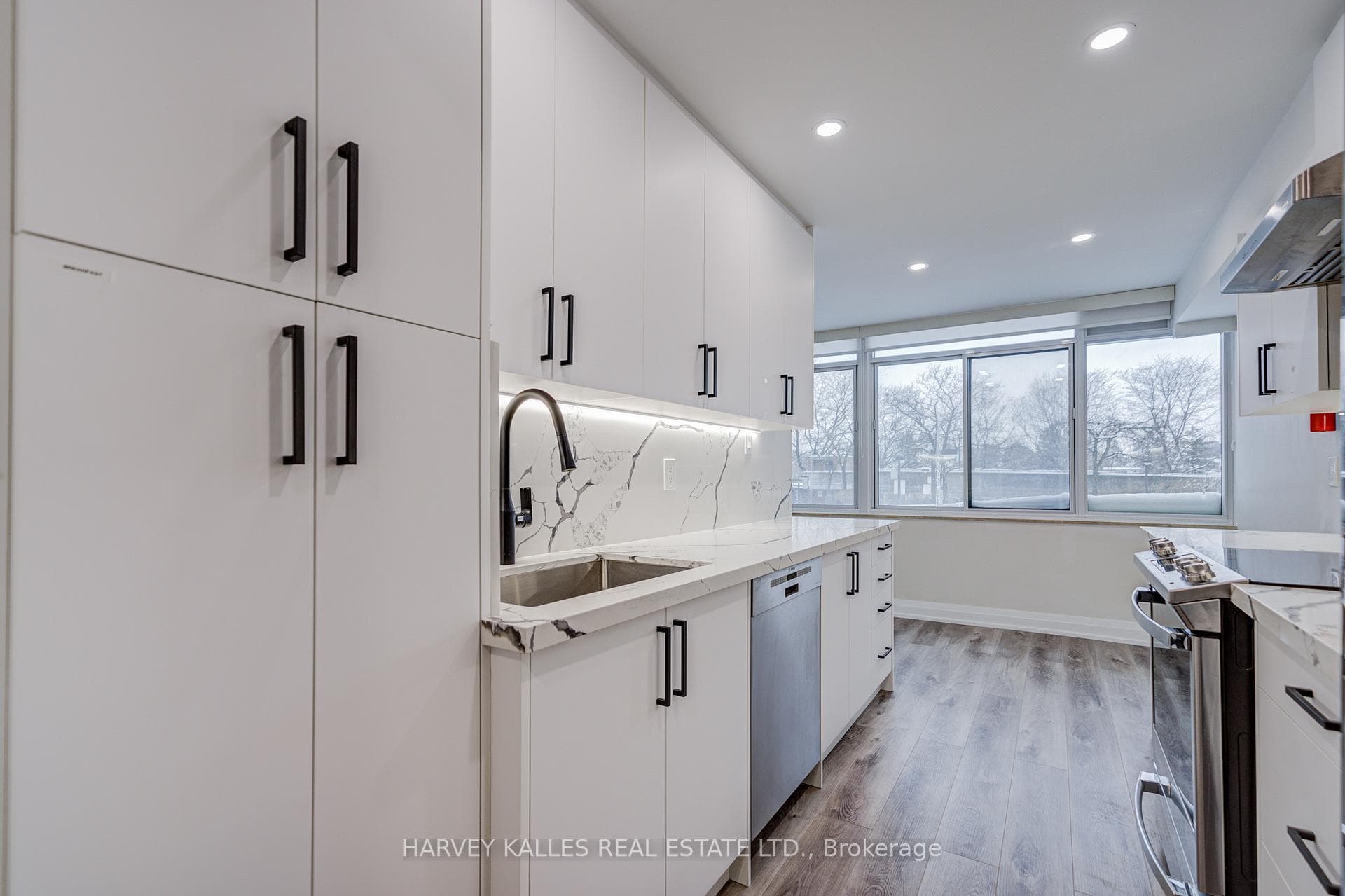 3000 Bathurst Street Unit 109, Lawrence Park / Bedford Park, ON M6B 3B4 - Photo 1