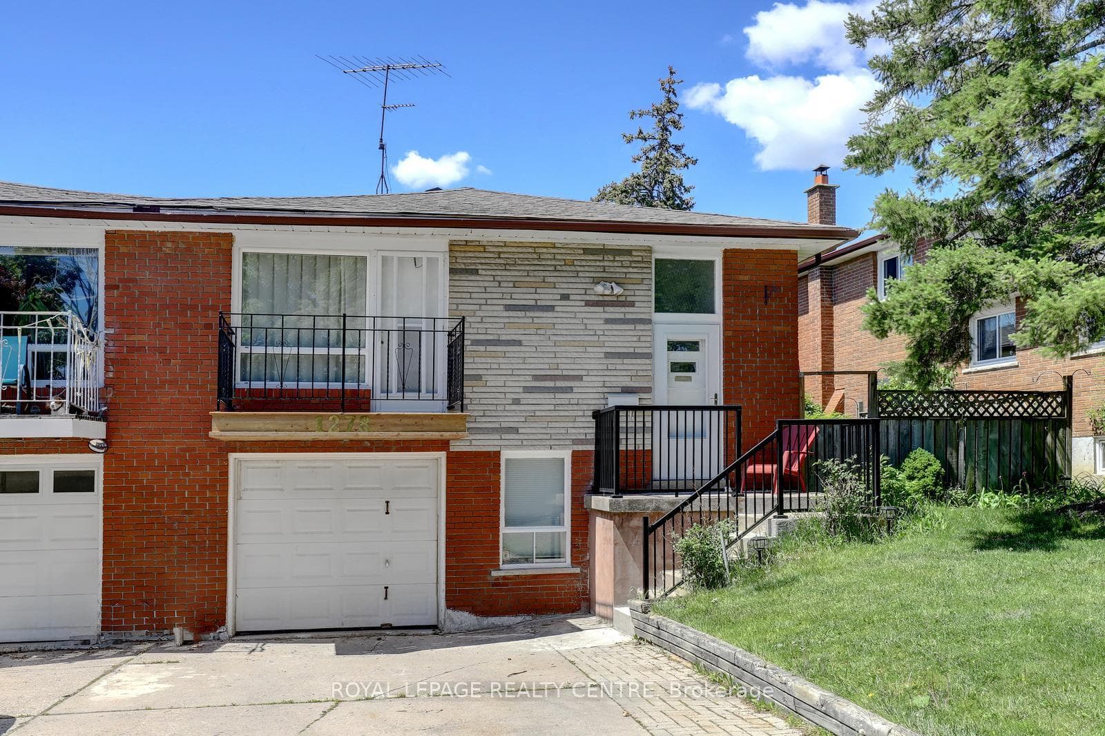 1278 Shamir Crescent, Mississauga, ON L5C 1L1 - Photo 1