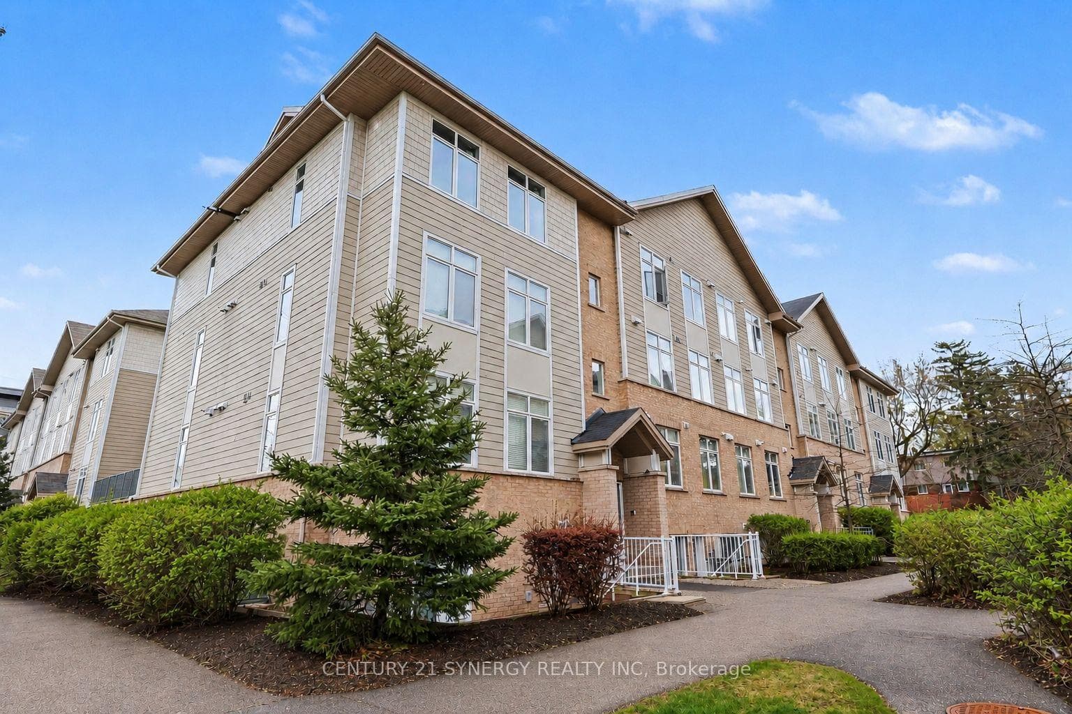 318 Everest Private Unit D, Elmvale Acres and Area