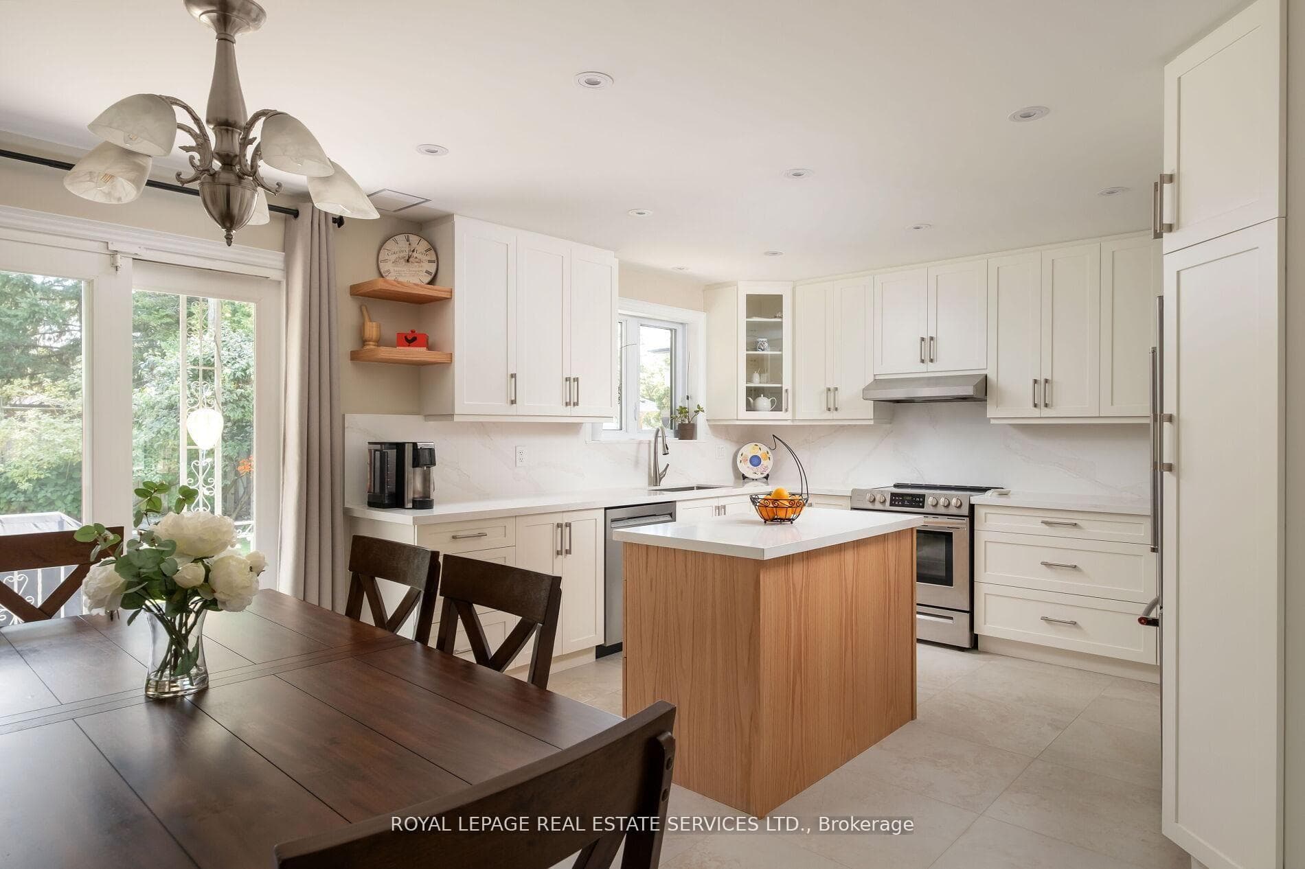 15 Westroyal Road, Etobicoke (Kingsview Village / Humber Heights), ON M9P 2C4 - Photo 1