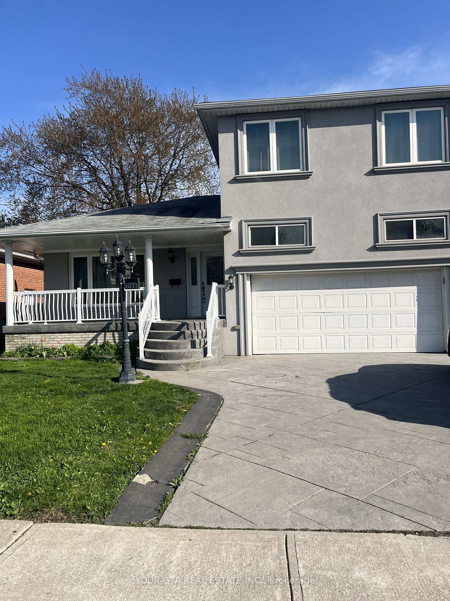 1166 McBride Avenue Unit Upper, Mississauga, ON L5C 1M8 - Photo 1