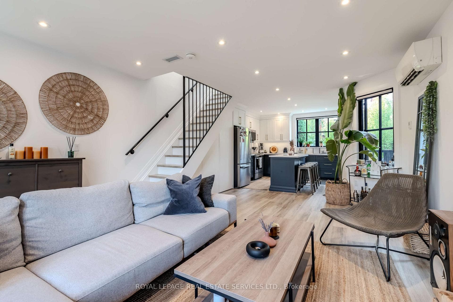 18 Milton Street, Liberty Village / Parkdale / South Parkdale, ON M8Y 2X5 - Photo 1