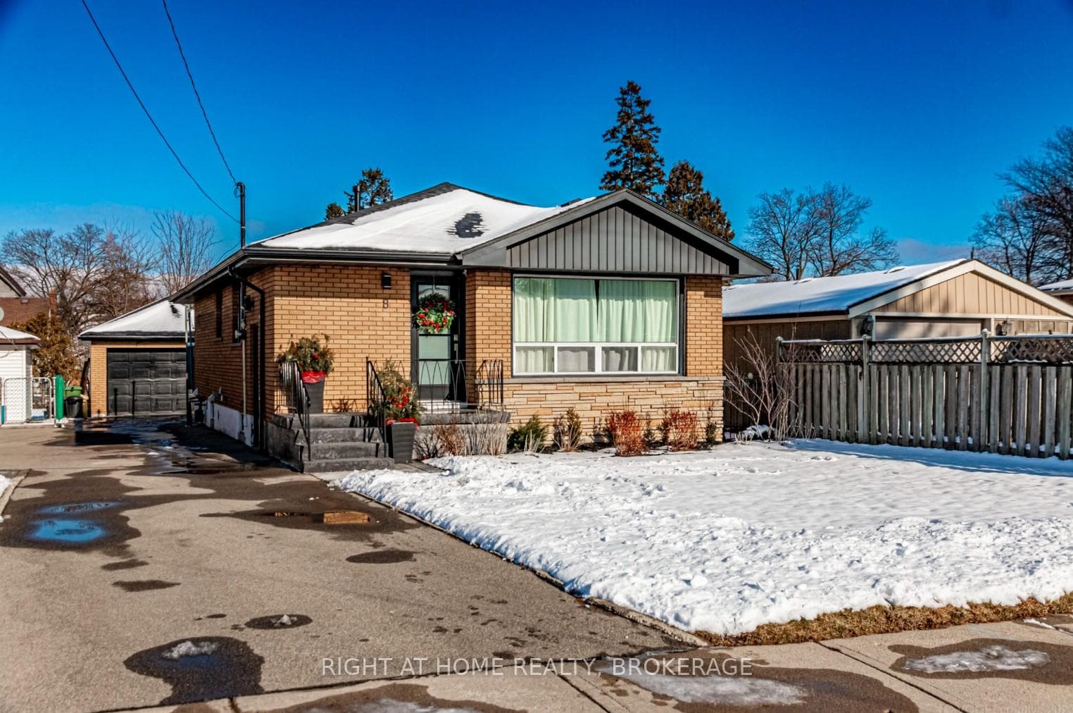 8 Victor Boulevard, Hamilton