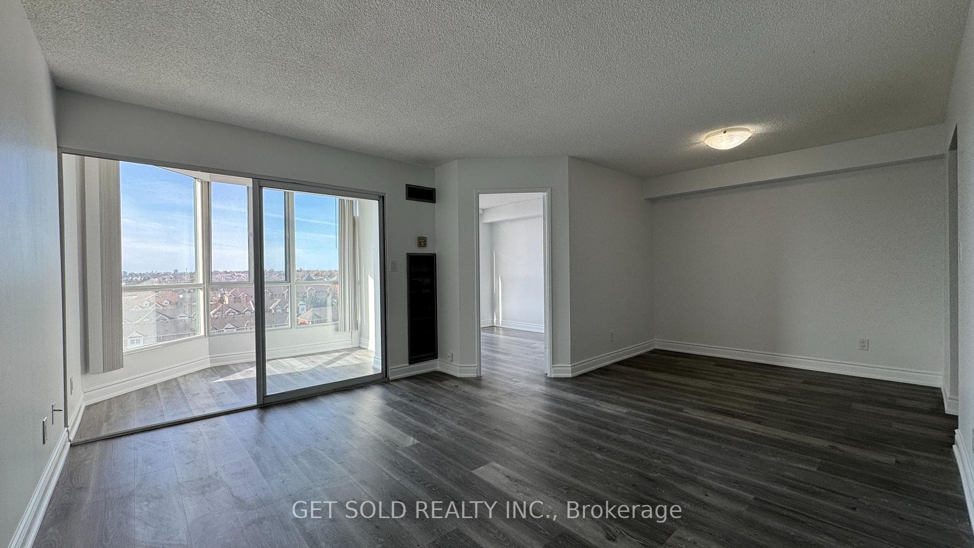 145 Hillcrest Avenue Unit 702, Mississauga, ON L5B 3Z1 - Photo 1