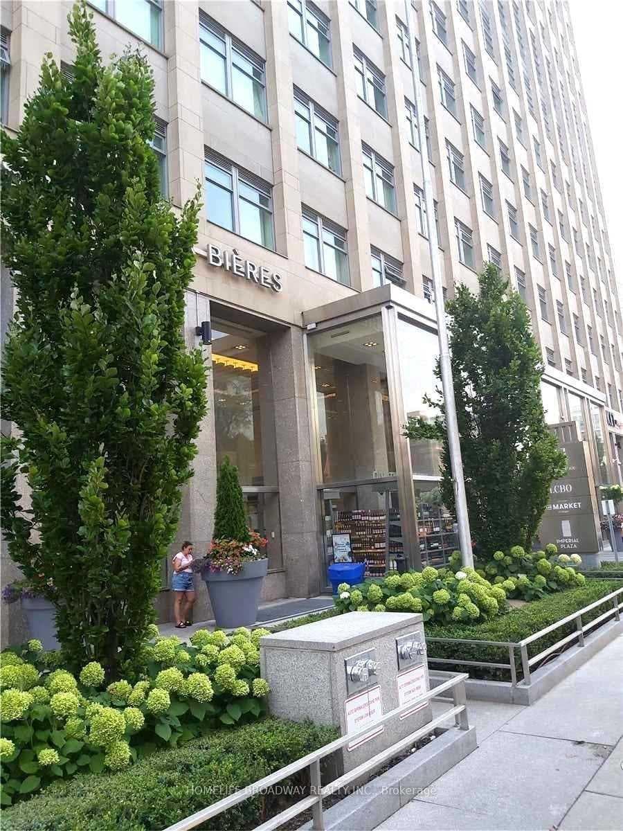 111 St. Clair Avenue Unit 609, Annex / Yorkville / Summerhill, ON M4V 1N5 - Photo 1