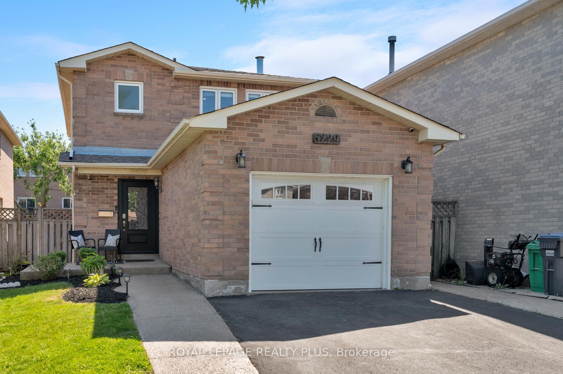 5229 Palomar Crescent, Mississauga, ON L5R 2W8 - Photo 1