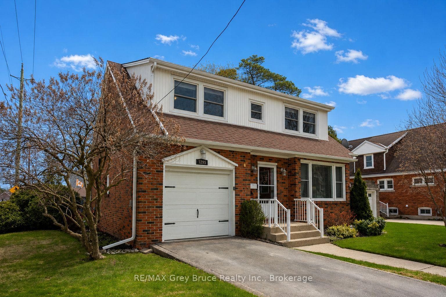 1295 4th Avenue, Owen Sound, ON N4K 4W7 - Photo 1