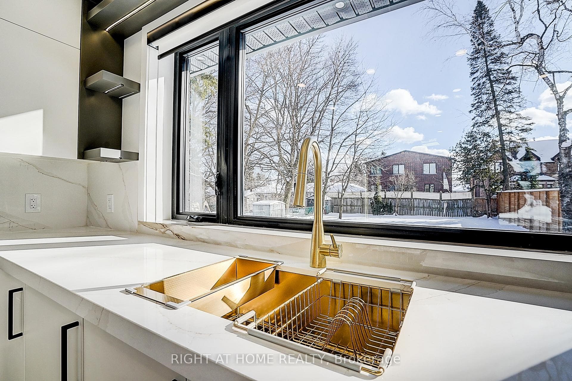 215 Churchill Avenue, Thornhill / Willowdale, ON M2R 1E2 - Photo 1