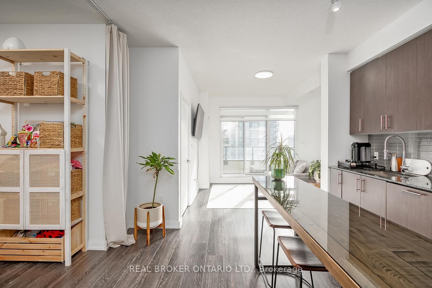 4085 Parkside Village Drive Unit 1808, Mississauga, ON L5B 0K9 - Photo 1