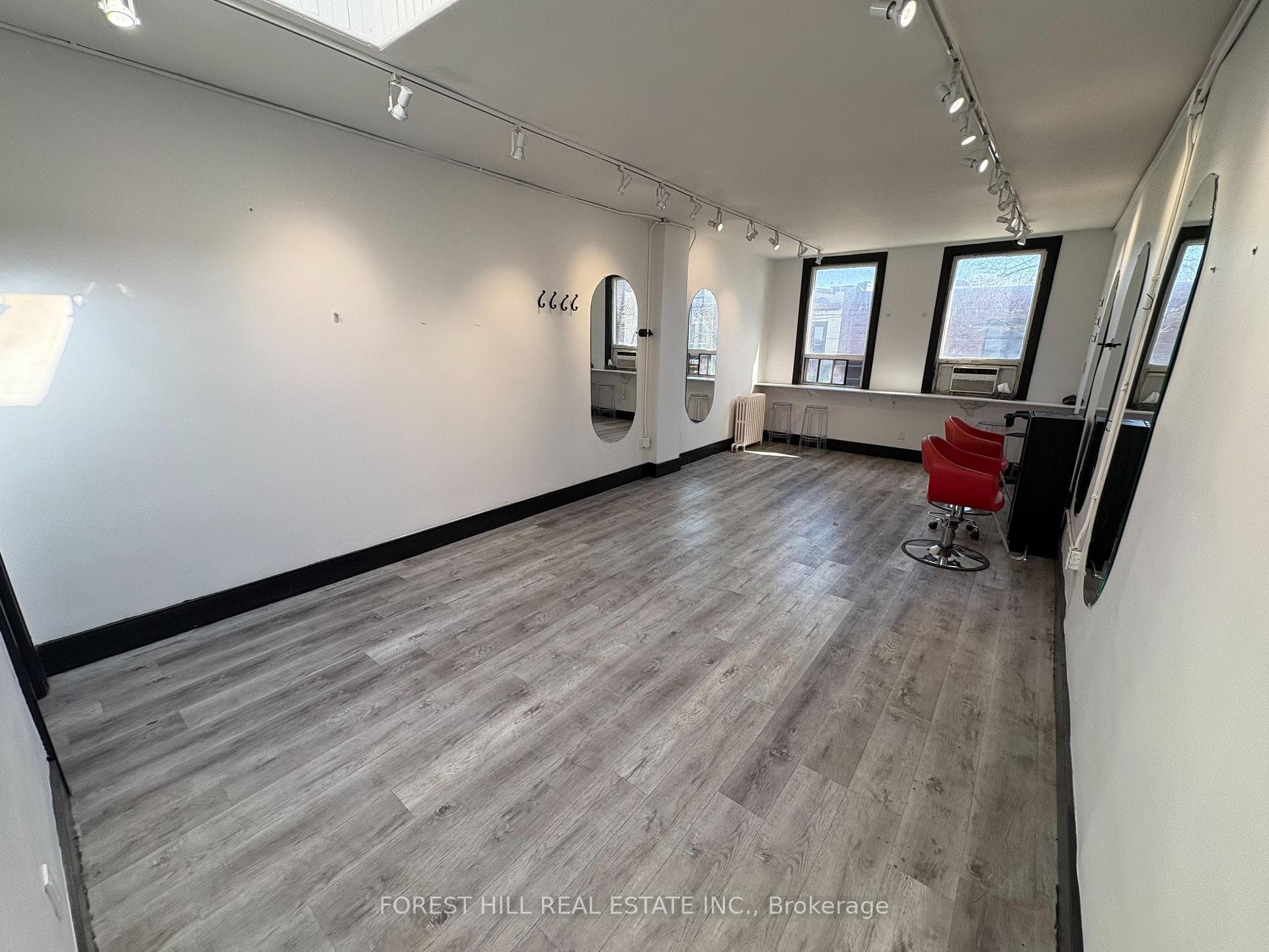 724 1/2 Queen Street Unit 2nd Floor, Riverdale / Leslieville, ON M4M 1H2 - Photo 1