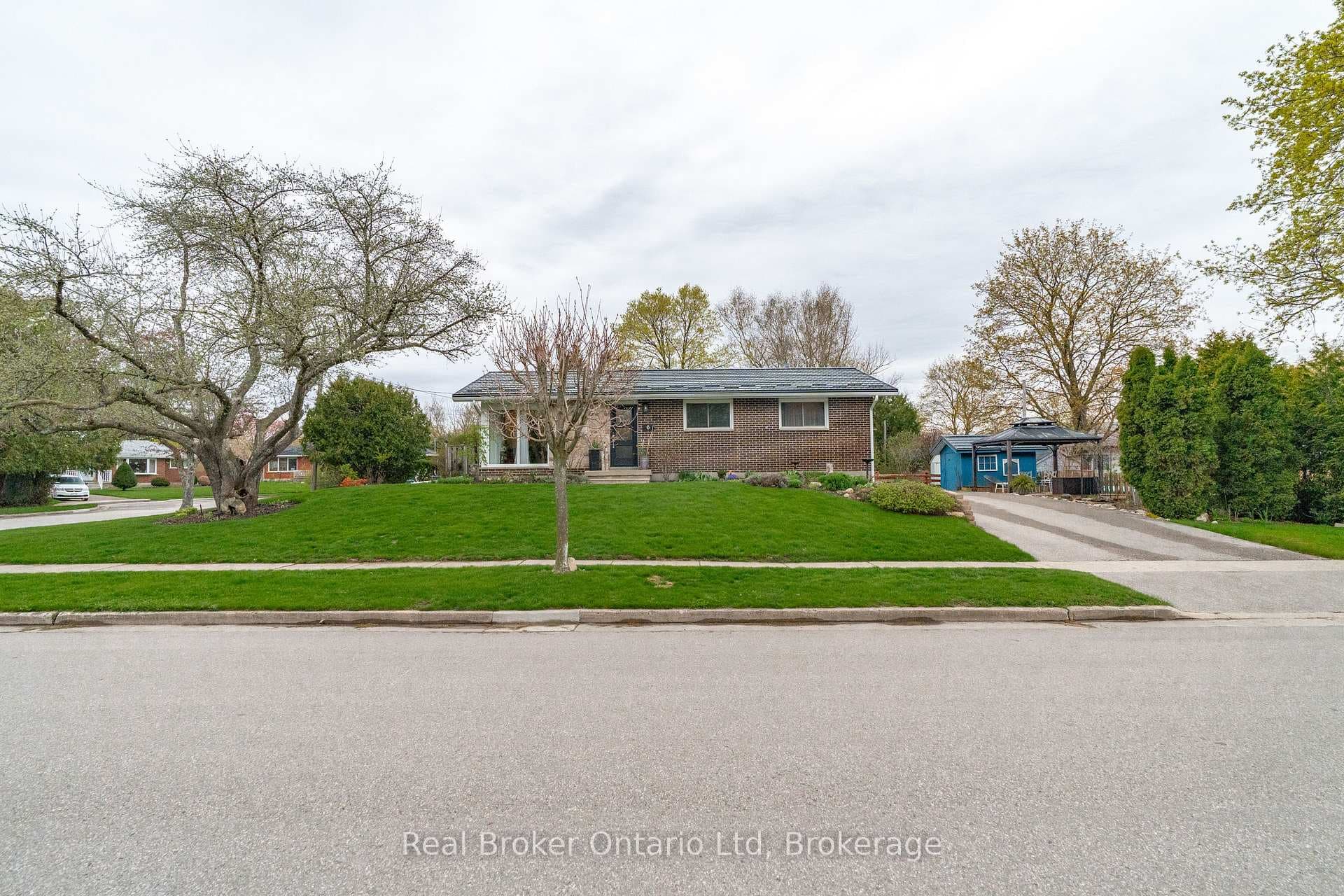 6 Eleanor Court, Guelph