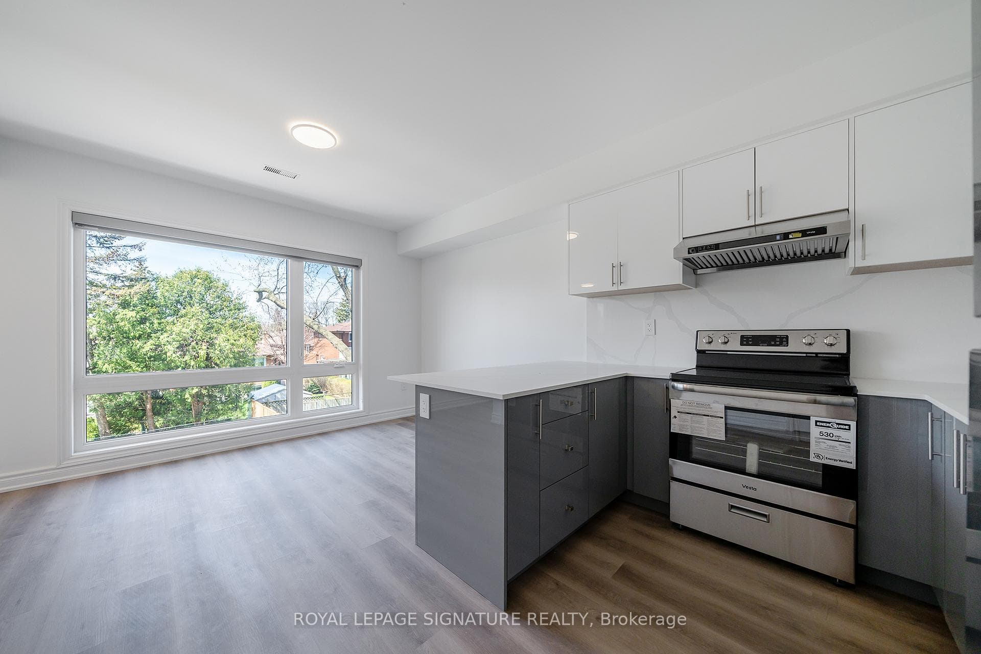 2052 Pharmacy Avenue Unit 3, Scarborough Village / Eglinton East, ON M1T 1H8 - Photo 1