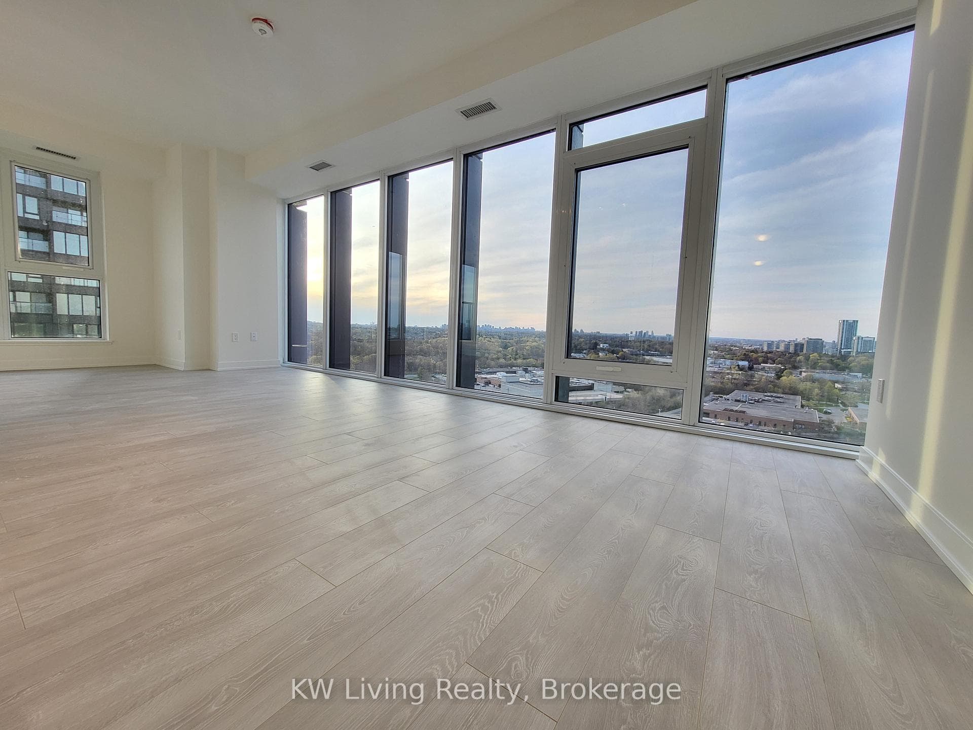 5 Quarrington Lane Unit 2003, Don Mills / Parkwoods / Victoria Village, ON M3C 0S5 - Photo 1