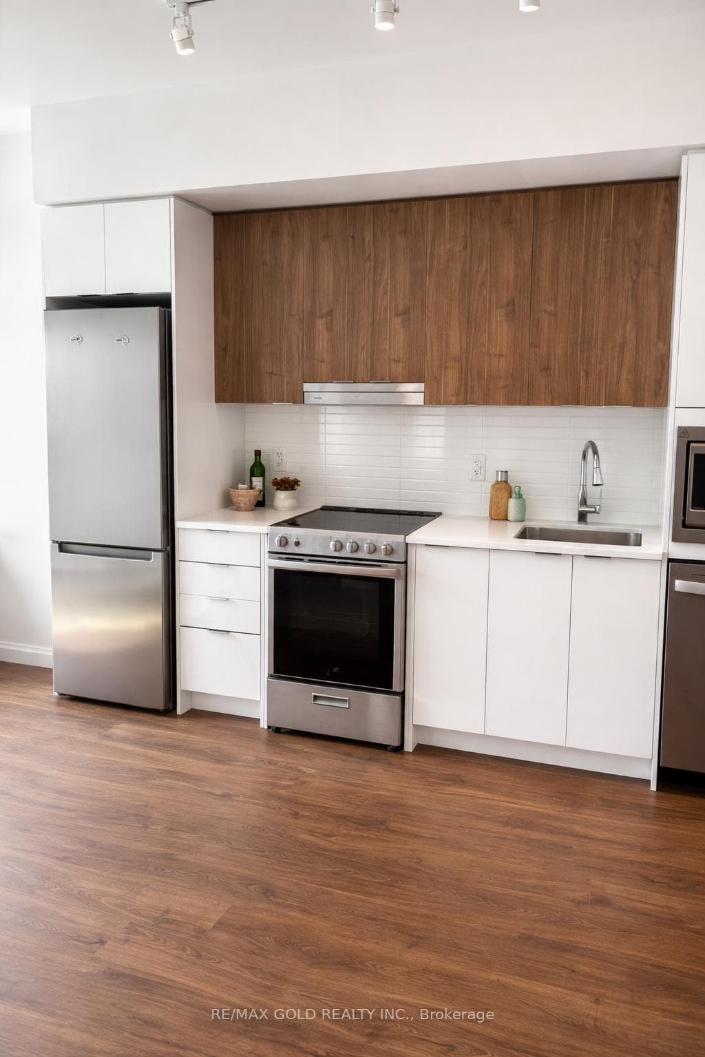5105 Hurontario Street Unit 437, Mississauga, ON L4Z 0C9 - Photo 1