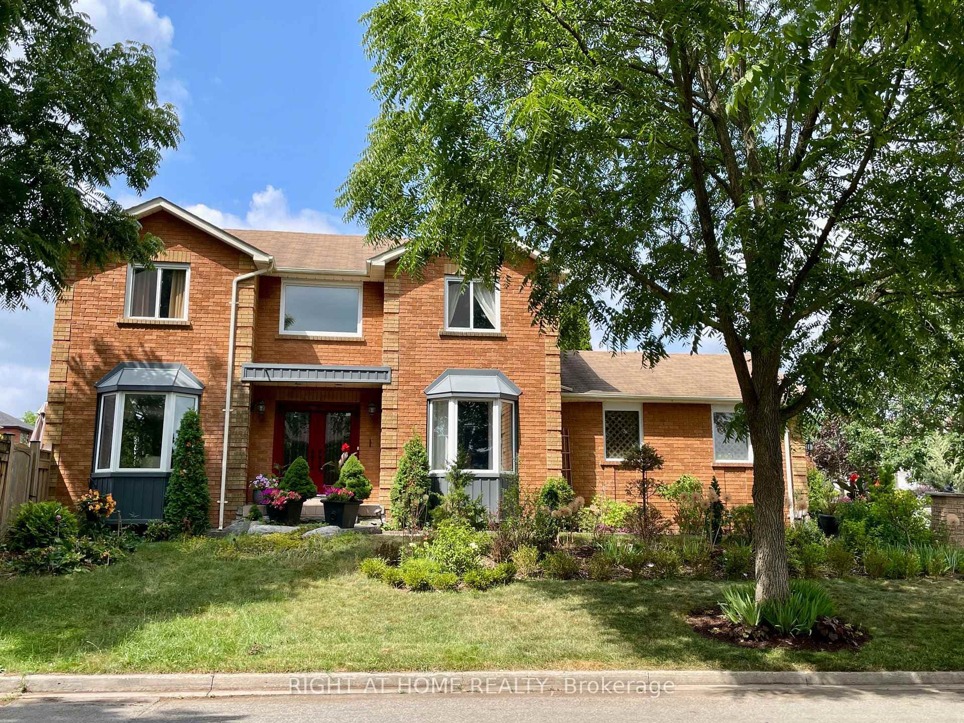 1689 Major Oaks Road, Pickering, ON L1X 1X1 - Photo 1