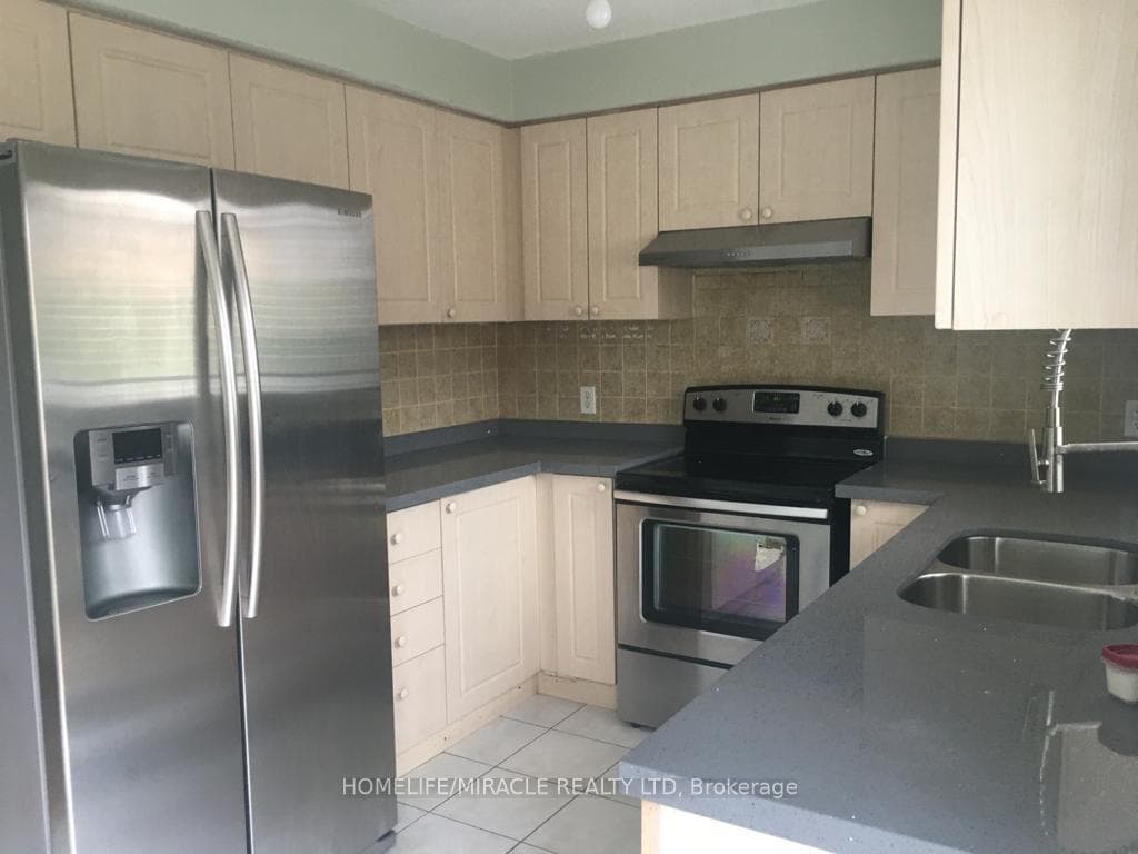 581 Garden Walk Unit Upper, Mississauga, ON L5W 1W1 - Photo 1