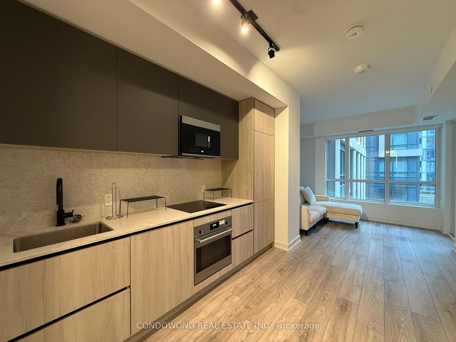 108 Peter Street Unit 912, Downtown Toronto / Waterfront, ON M5V 0W2 - Photo 1