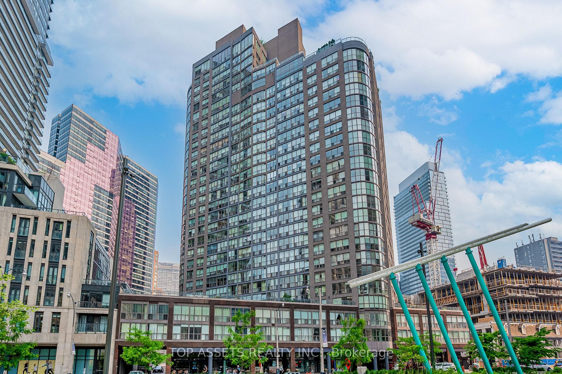 24 Wellesley Street Unit 614, Toronto C01