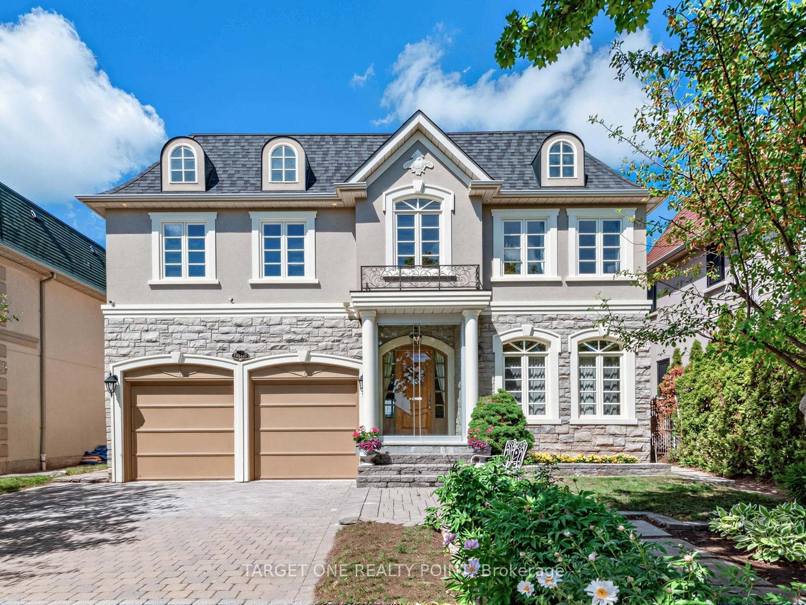 20 Ormsby Court, Richmond Hill, ON L4B 4P8 - Photo 1