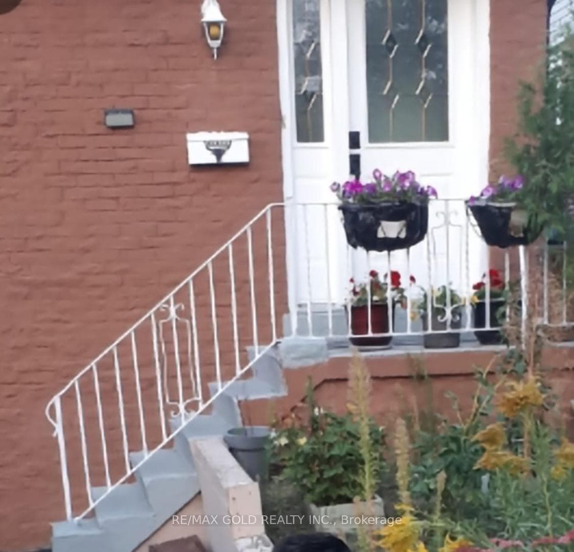 6387 Chaumont Crescent, Mississauga, ON L5N 2M7 - Photo 1