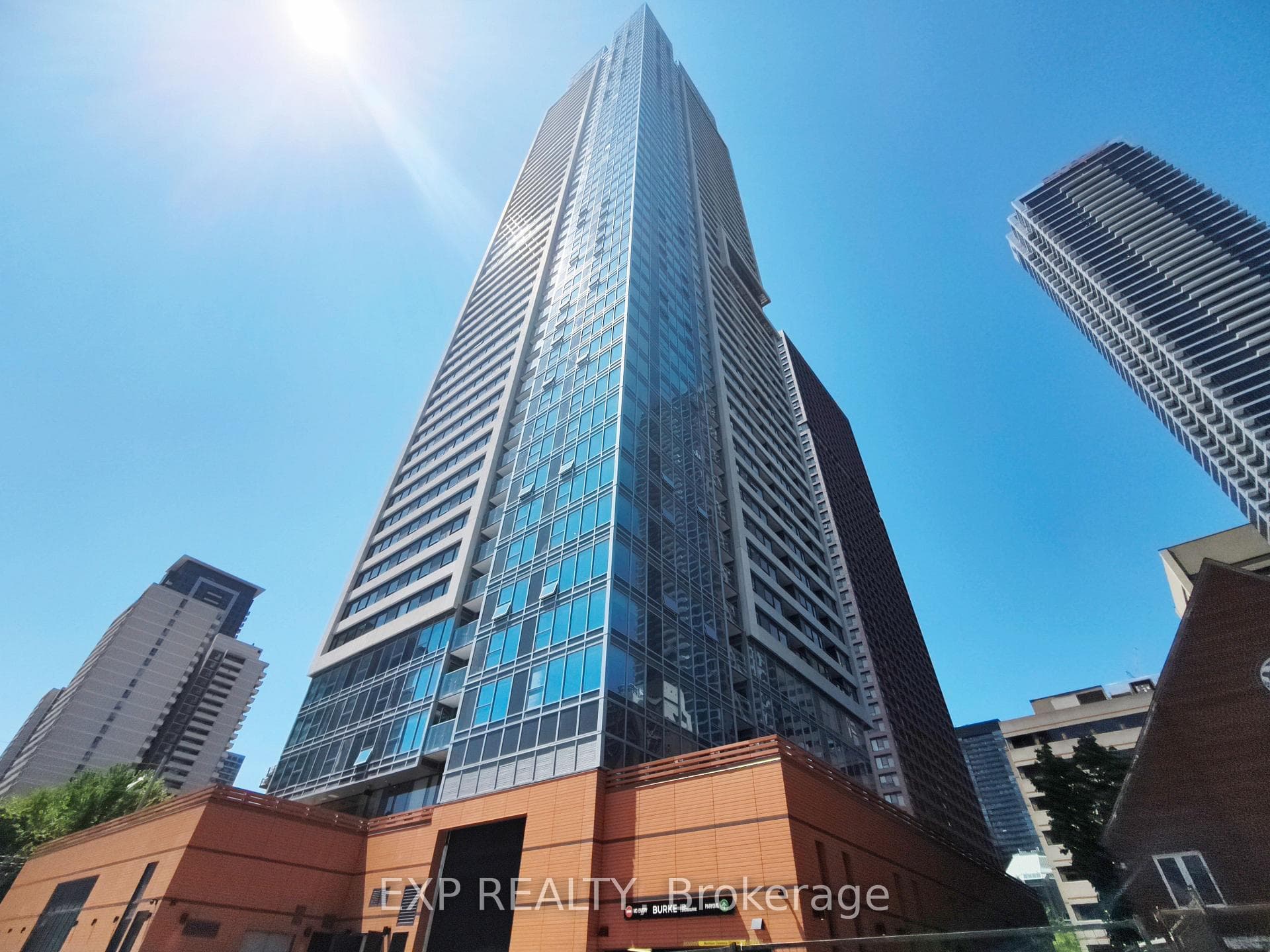 609 Sherbourne Street Unit 1405, Regent Park / Cabbagetown / St. James Town, ON M4X 1K7 - Photo 1