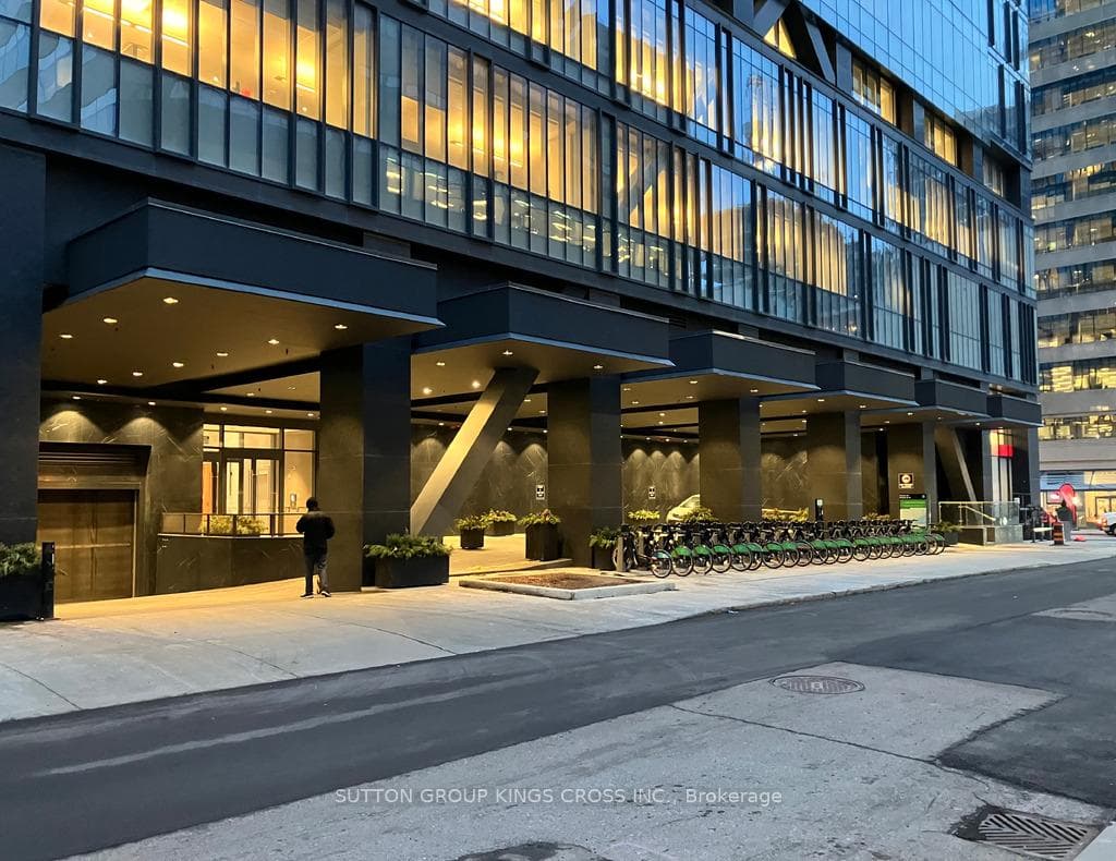 488 University Avenue Unit 3901, Toronto C01