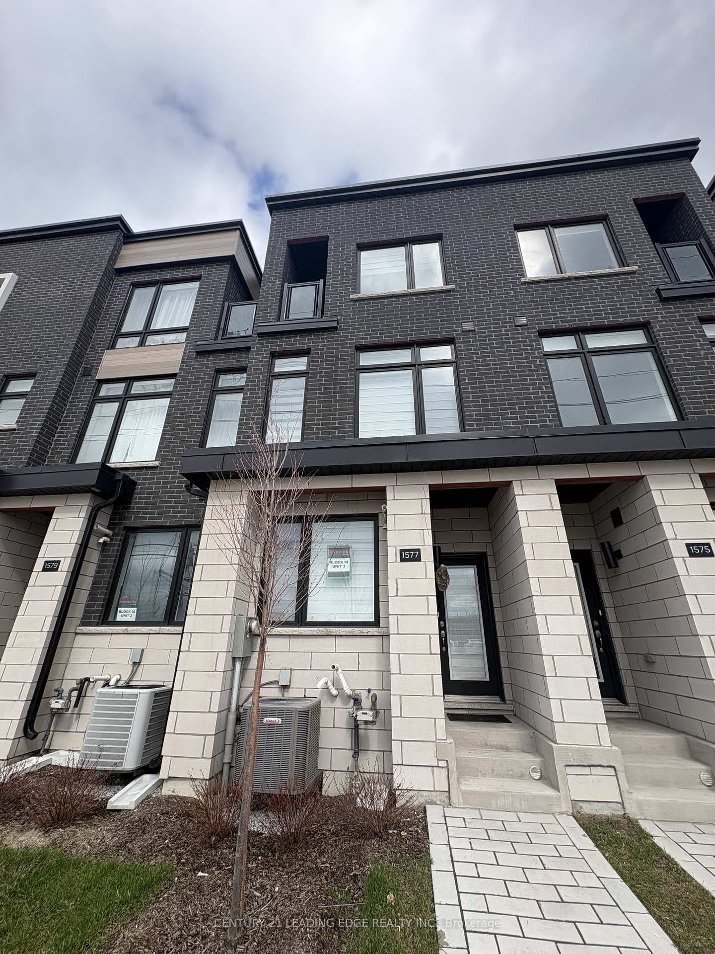 1577 Midland Avenue, Scarborough (West Hill / Highland Creek), ON M1P 0G3 - Photo 1