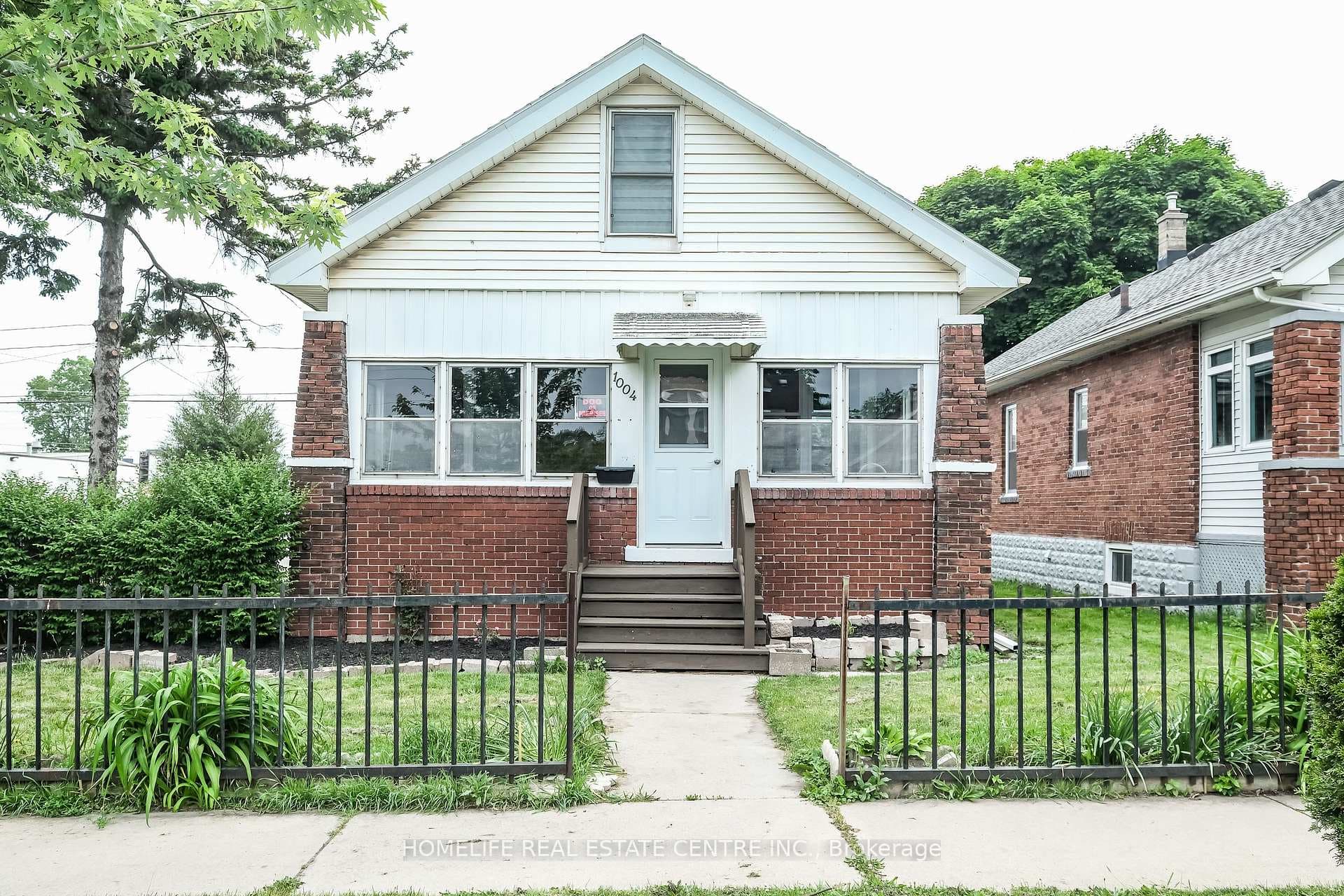 1004 Oak Street, Windsor, ON N9A 5G4 - Photo 1