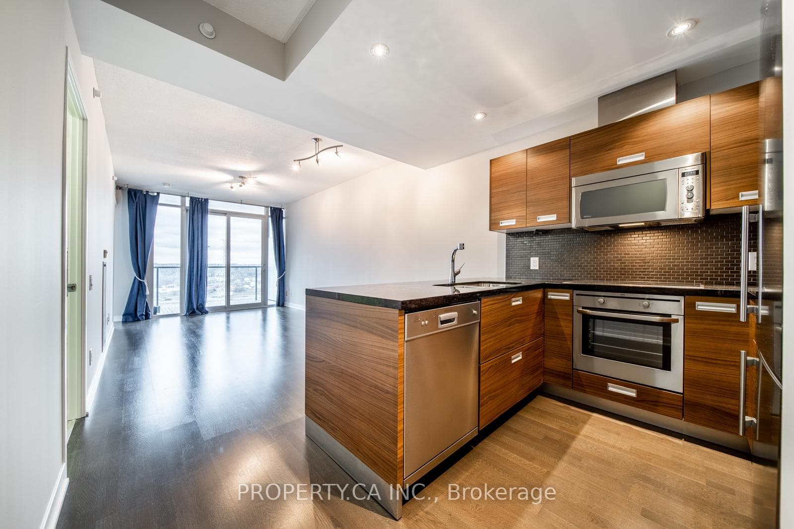 88 Park Lawn Road Unit 1215, Liberty Village / Parkdale / South Parkdale, ON M8Y 0B5 - Photo 1