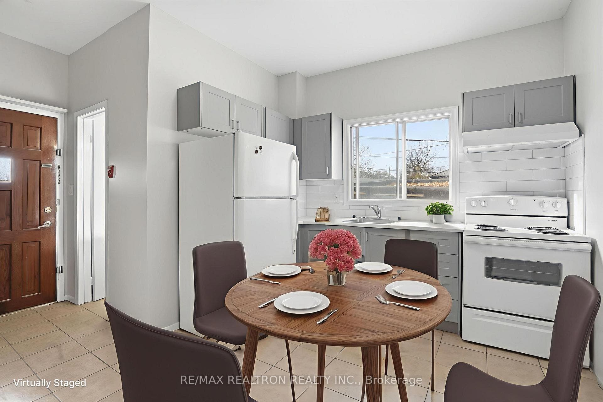 82 Donlands Avenue Unit Apt 2, Danforth / East York, ON M4J 3P1 - Photo 1