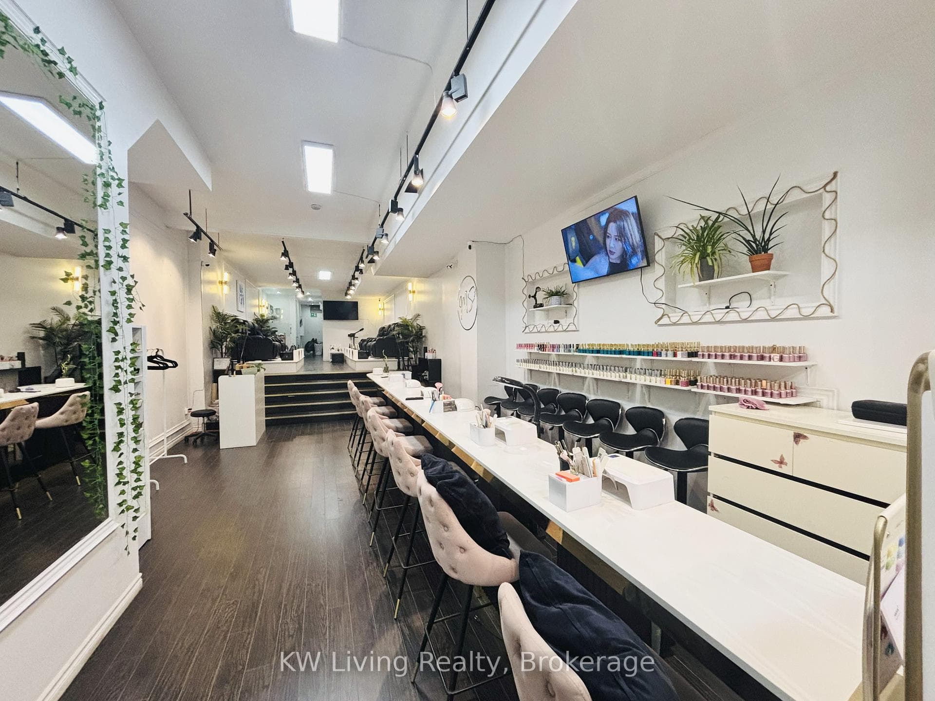 680 Queen Street, Toronto C01