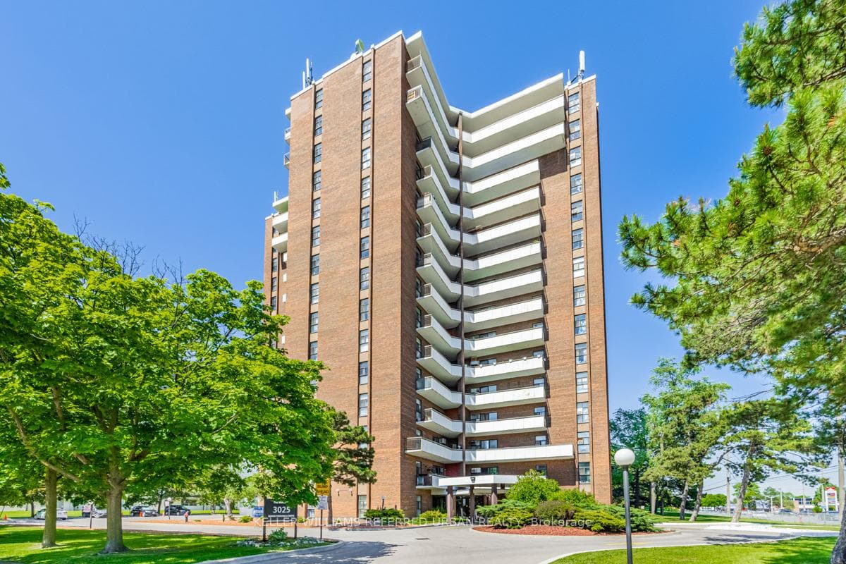 3025 Queen Frederica Drive Unit 1007, Mississauga, ON L4Y 3A1 - Photo 1