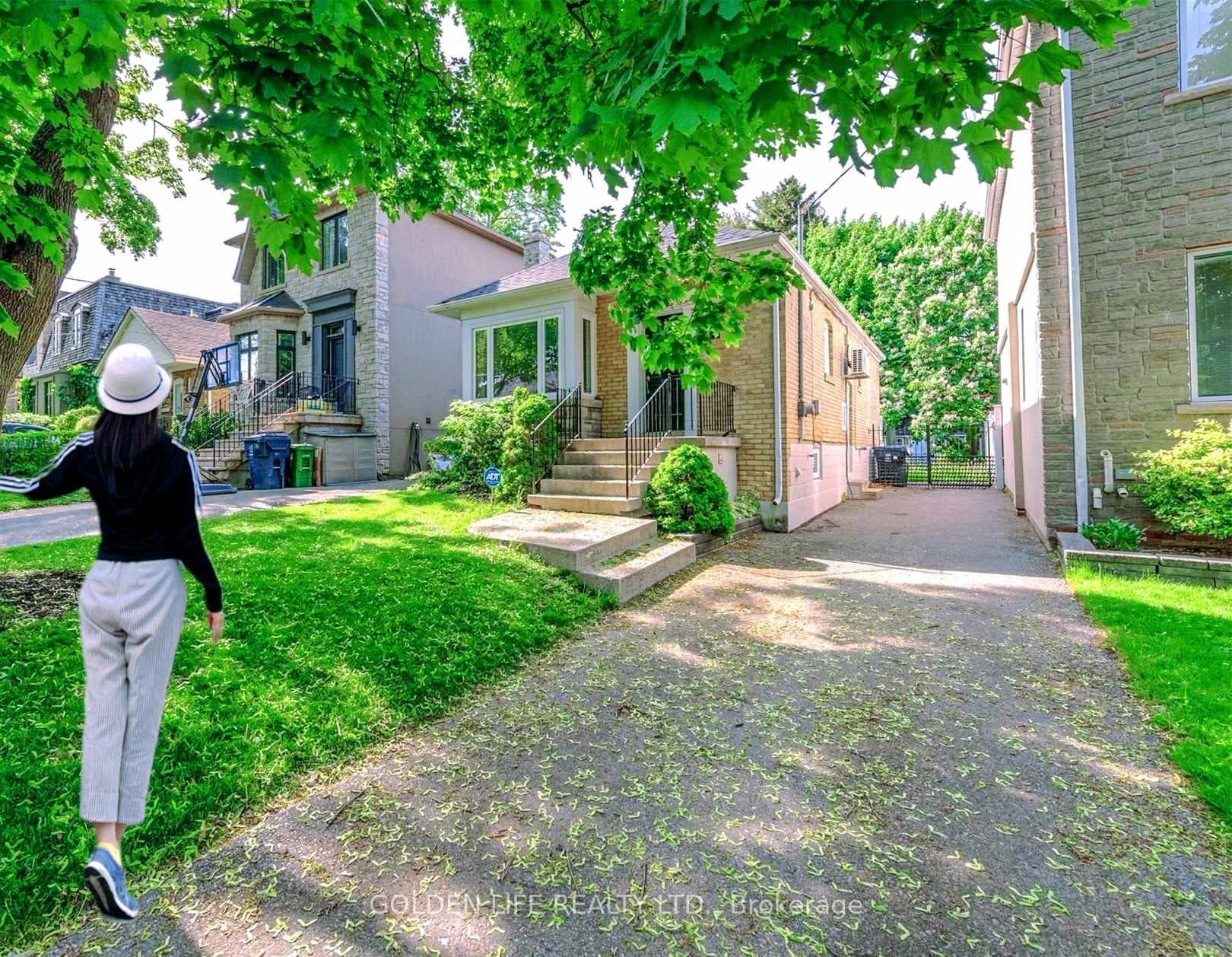 210 Donlea Drive, Flemingdon Park / Don Mills, ON M4G 2M9 - Photo 1