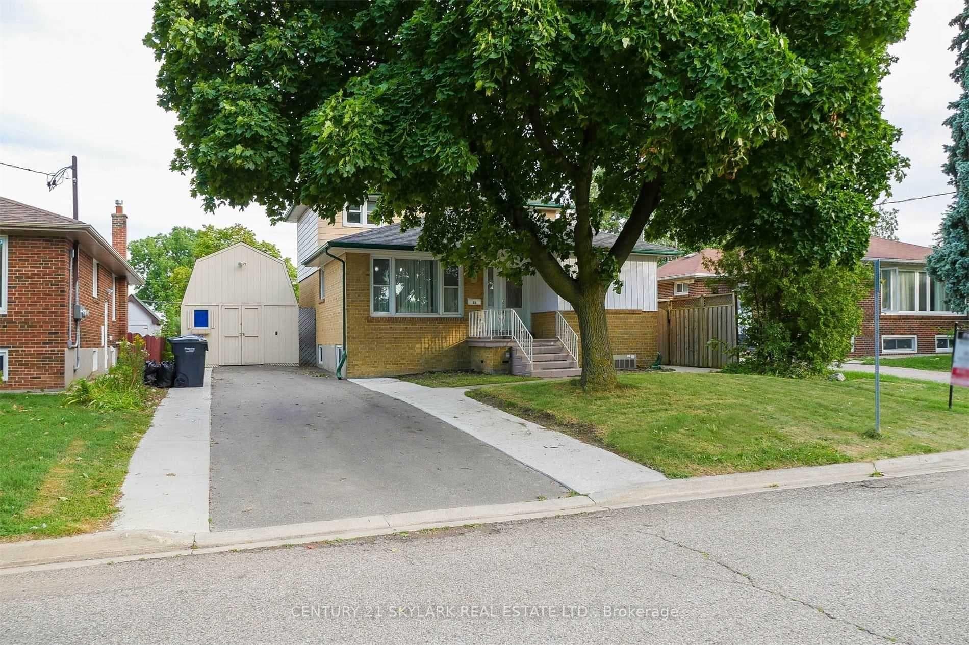 35 Cumberland Drive, Brampton, ON L6V 1W5 - Photo 1
