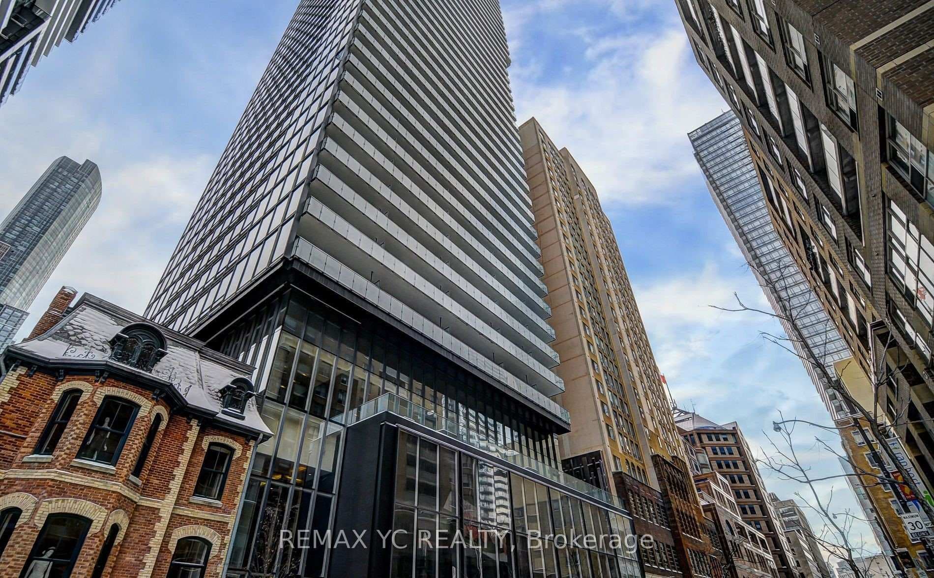 15 Grenville Street Unit 2102, Downtown Toronto / Waterfront, ON M4Y 1B9 - Photo 1