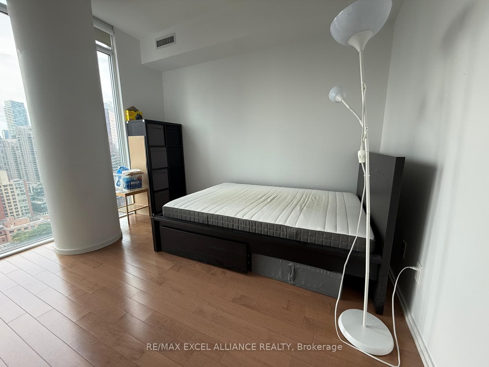 75 St Nicholas Street Unit 2103, Downtown Toronto / Waterfront, ON M4Y 0A5 - Photo 1