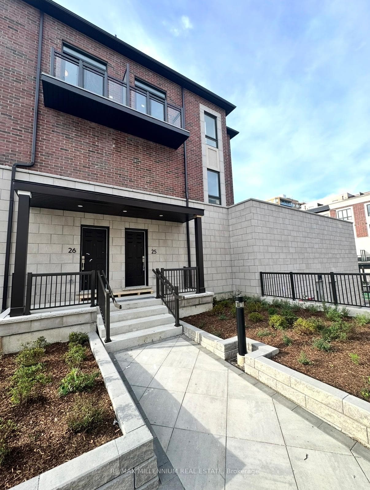 4035 Hickory Drive Unit 25, Mississauga, ON L4W 1L1 - Photo 1