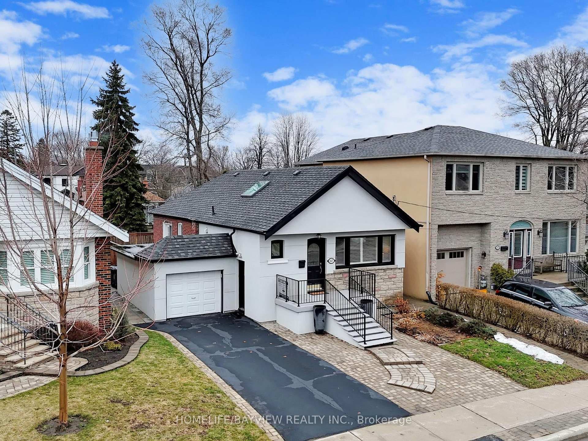 1607 Woodbine Heights Boulevard, Danforth / East York, ON M4B 3A3 - Photo 1