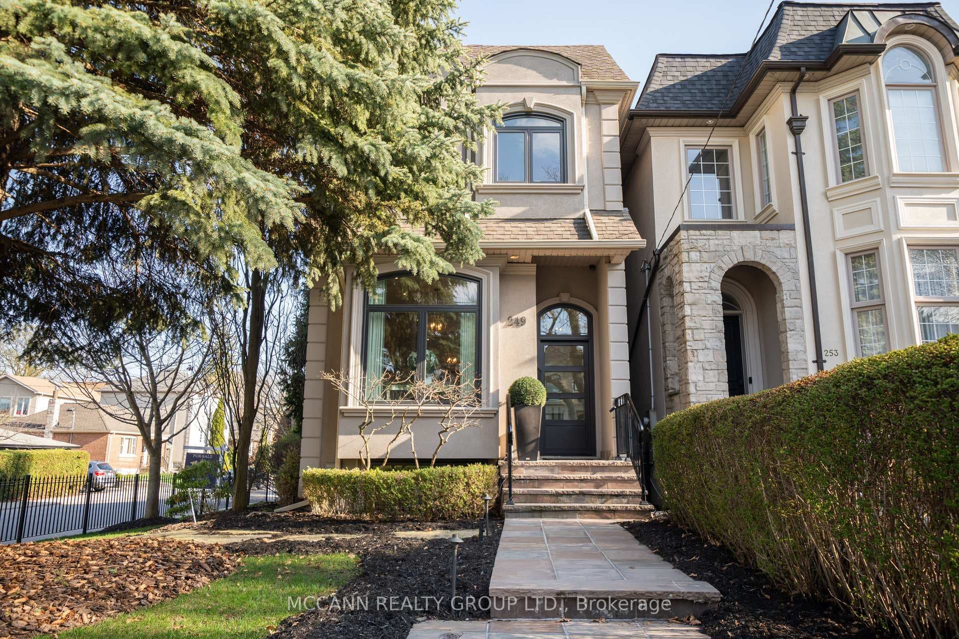 249 Bedford Park Avenue, Toronto C04