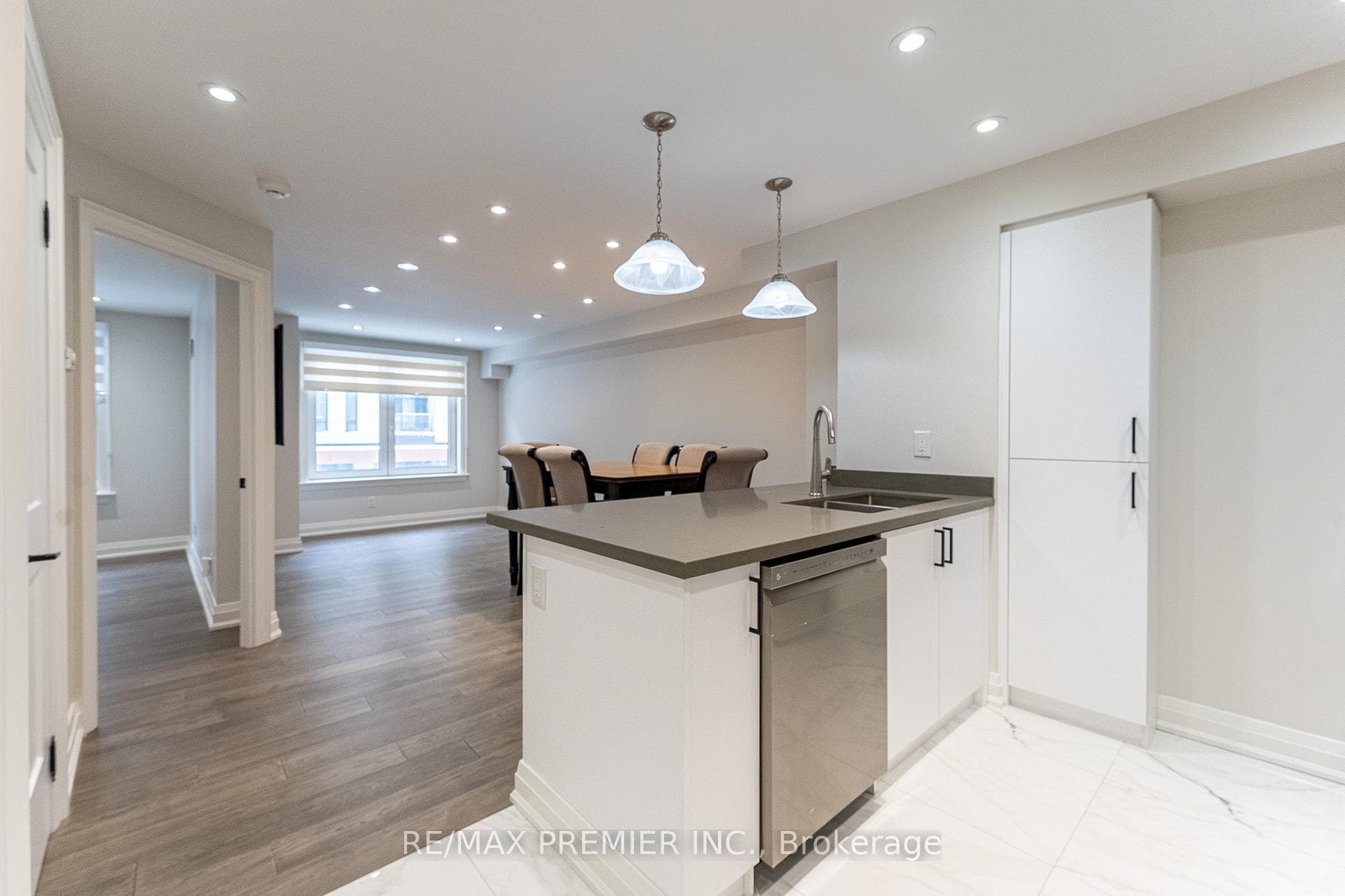 1 Balmoral Avenue Unit 205, Toronto C02