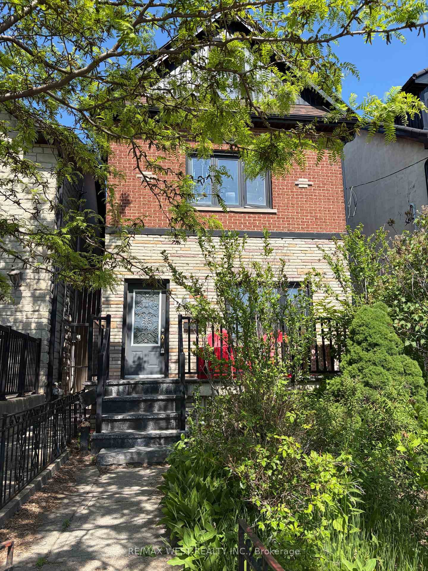 247 Lansdowne Avenue Unit Basement, Downtown Toronto / Waterfront, ON M6K 2W2 - Photo 1
