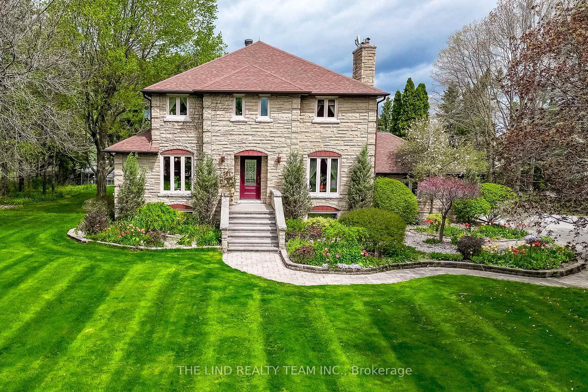 1998 Green Lane, East Gwillimbury