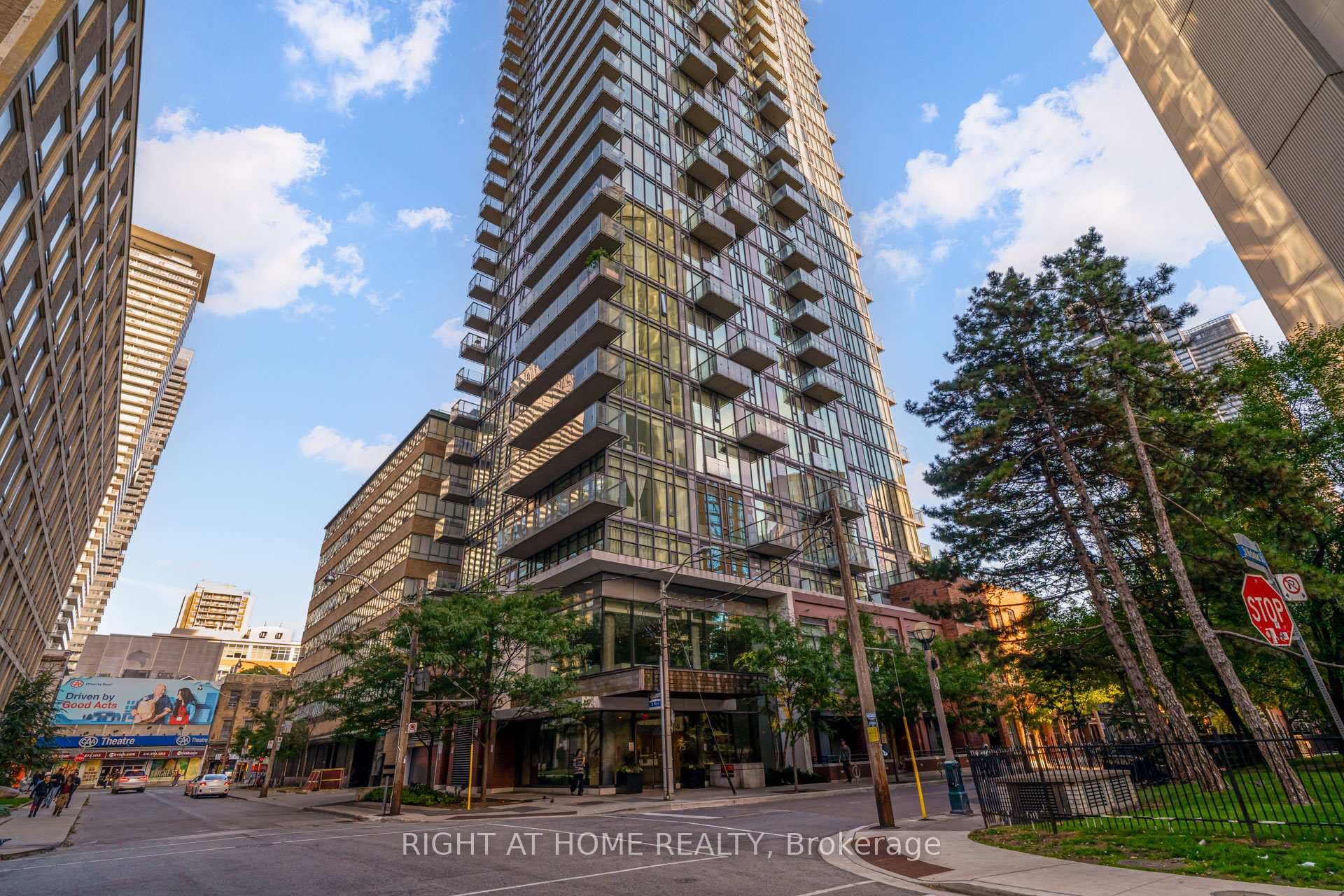 75 St Nicholas Street Unit 1109, Downtown Toronto / Waterfront, ON M4Y 0A5 - Photo 1