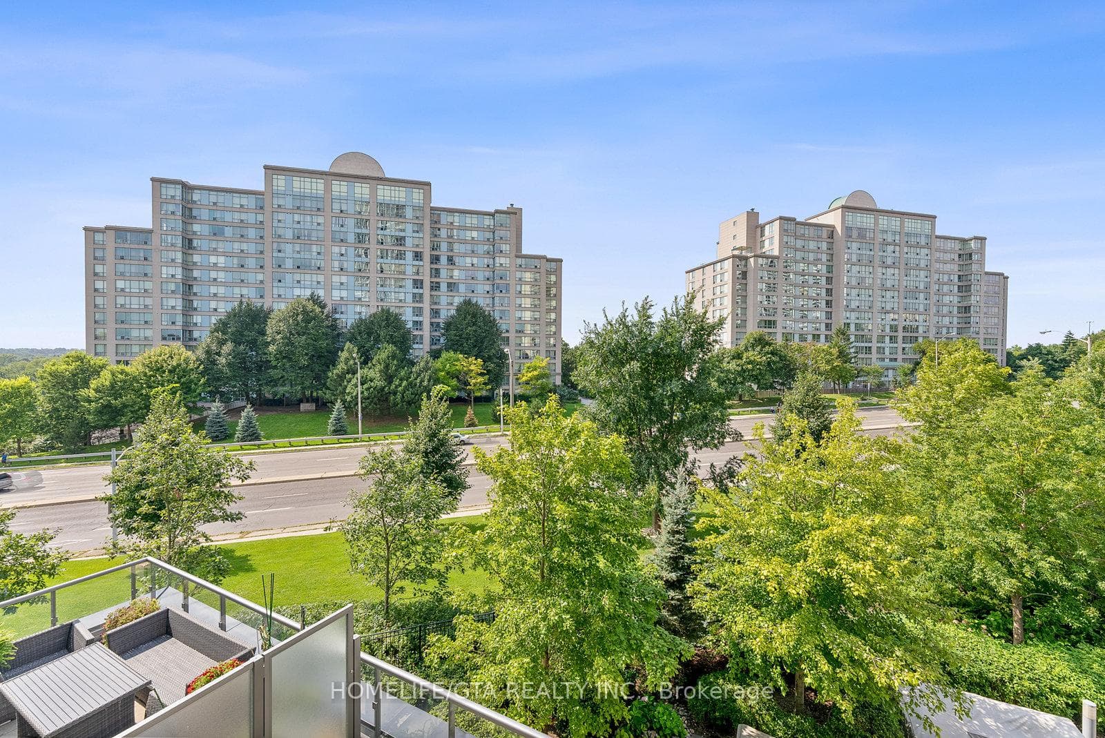 18 Graydon Hall Drive Unit 904, Don Mills / Parkwoods / Victoria Village, ON M3A 0A4 - Photo 1