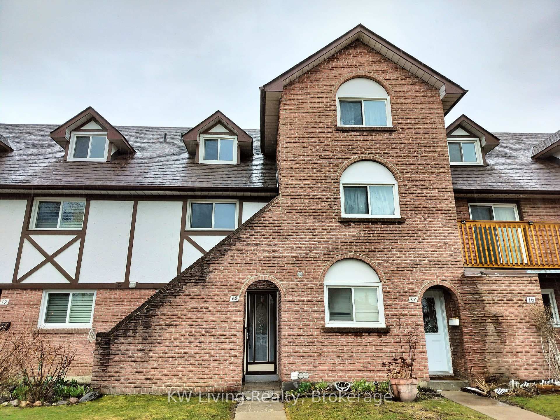 81 Irwin Road Unit 18, Etobicoke (West Mall / Rexdale), ON M9W 5W1 - Photo 1