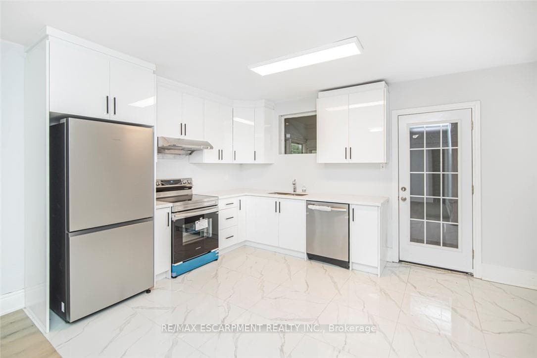 8 Leeds Street, Hamilton, ON L8L 6W8 - Photo 1
